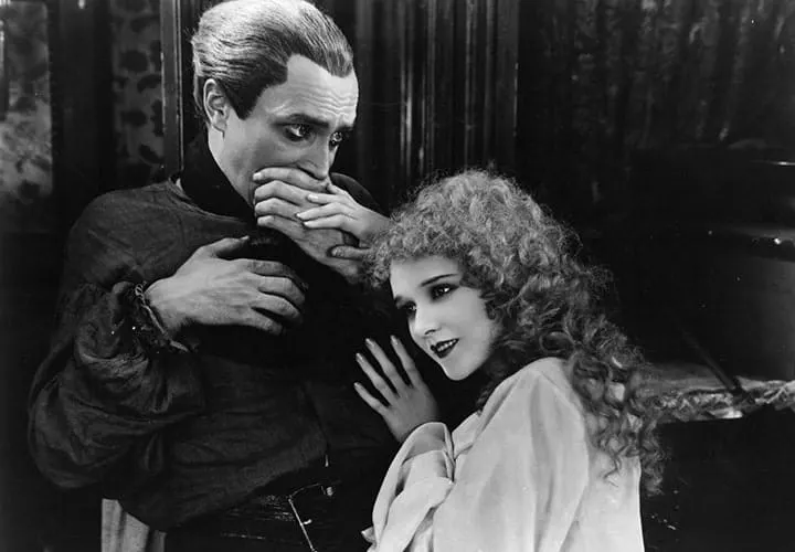 Conrad Veidt anad Mary Philbin in The Man Who Laughs